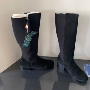 Sports. Tall black. Boots. Waterproof